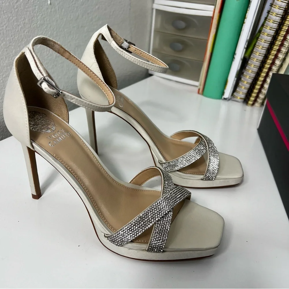 VINCE CAMUTO Kalvira Heel Satin Milk Ivory Stiletto Ankle Strap Size 9.5 NWT